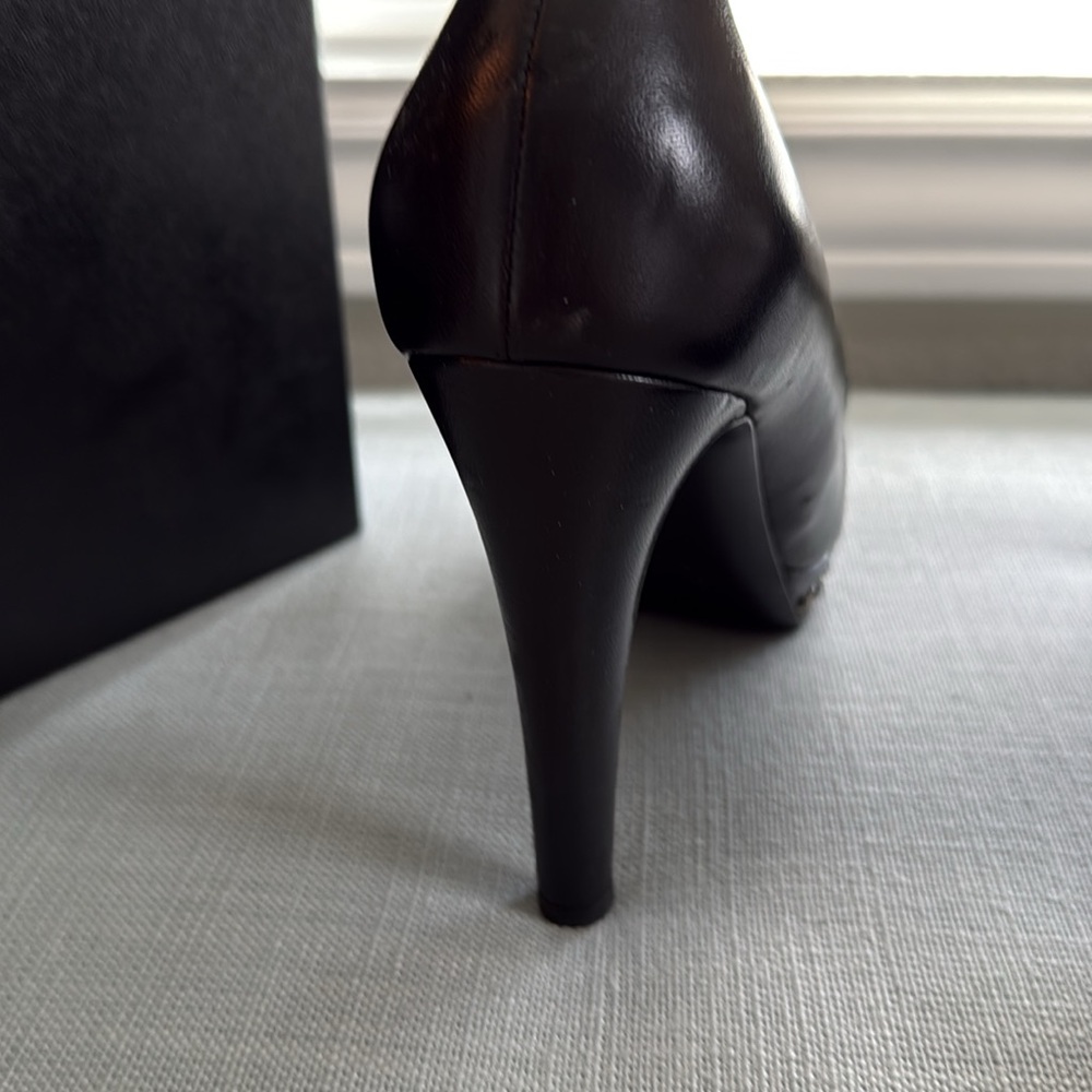 Gently worn Chanel platform pump - Picture 3 of 5